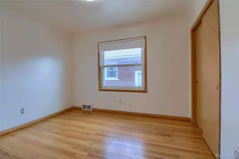 Bedroom - 17084 Stricker Ave, Eastpointe, MI 48021 photo 3 of 4