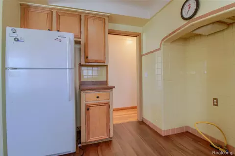 Kitchen - 17084 Stricker Ave, Eastpointe, MI 48021 photo 3 of 4