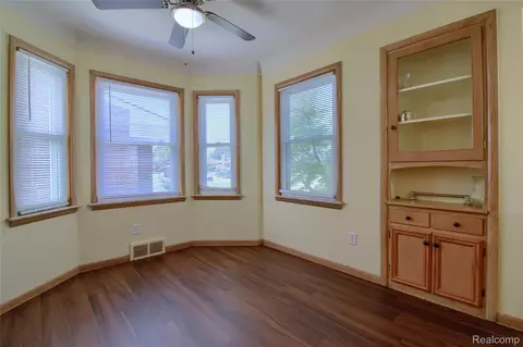 Living - 17084 Stricker Ave, Eastpointe, MI 48021 photo 4 of 4