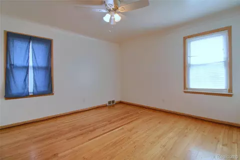 Bedroom - 17084 Stricker Ave, Eastpointe, MI 48021 photo 1 of 4