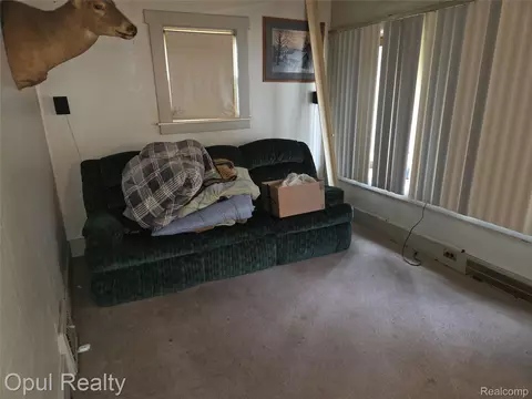 Living - 35312 Chestnut St, Wayne, MI 48184 photo 1 of 2