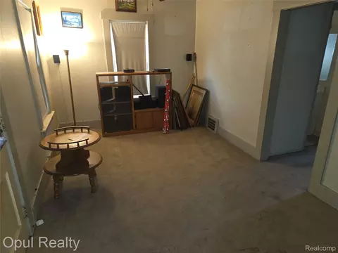 Living - 35312 Chestnut St, Wayne, MI 48184 photo 2 of 2