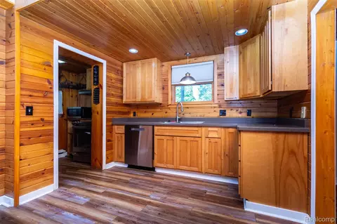Kitchen - 14044 Ridgemont St, Dexter, MI 48137 photo 2 of 4