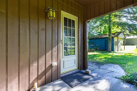 Exterior - 14044 Ridgemont St, Dexter, MI 48137 photo 5 of 10