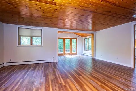 Living - 14044 Ridgemont St, Dexter, MI 48137 photo 1 of 2