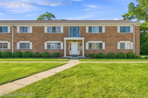 801 W Long Lake Rd #7, Bloomfield Hills, MI 48302