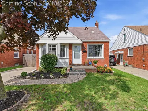21325 Frazho St, Saint Clair Shores, MI 48081