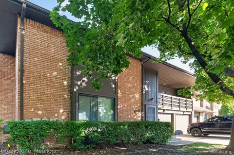 37128 Clubhouse Dr #37, Sterling Heights, MI 48312