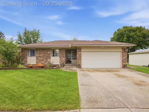 17405 Loranger St, Clinton Township, MI 48038