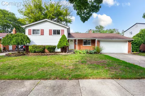 32478 Washington St, Livonia, MI 48150