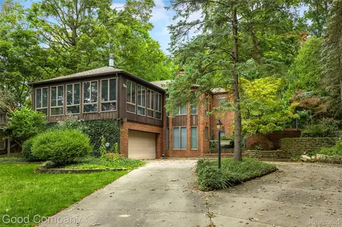 2609 Vinsetta Blvd, Royal Oak, MI 48073