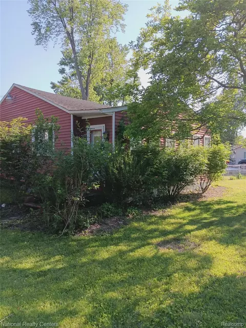 30429 Pardo St, Garden City, MI 48135