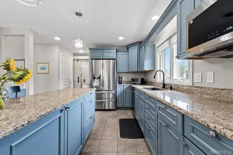 Kitchen - 22702 Brantingham Rd, Macomb, MI 48044 photo 3 of 4