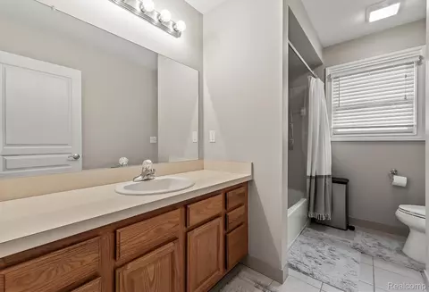 Bath - 22702 Brantingham Rd, Macomb, MI 48044 photo 3 of 5