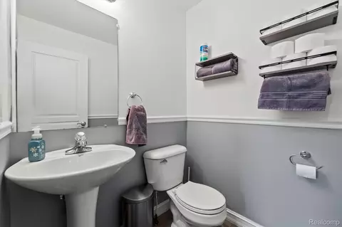 Bath - 22702 Brantingham Rd, Macomb, MI 48044 photo 5 of 5