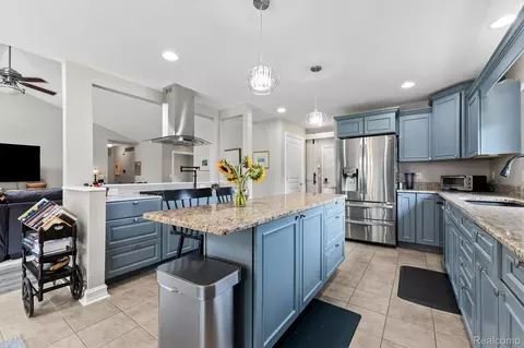 Kitchen - 22702 Brantingham Rd, Macomb, MI 48044 photo 2 of 4
