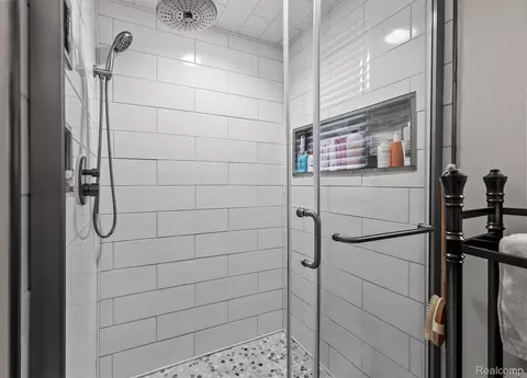Bath - 22702 Brantingham Rd, Macomb, MI 48044 photo 2 of 5