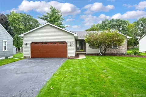 858 Olive St, Oxford, MI 48371