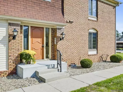 1900 River Rd #6, Marysville, MI 48040