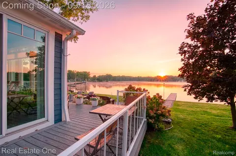 Exterior - 3338 Apache Trl, Pinckney, MI 48169 photo 4 of 8