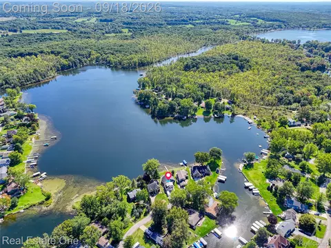 View/Area - 3338 Apache Trl, Pinckney, MI 48169 photo 1 of 9