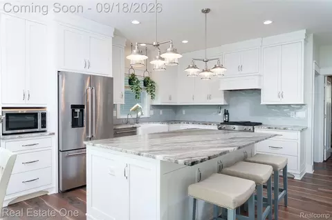 Kitchen - 3338 Apache Trl, Pinckney, MI 48169 photo 4 of 4