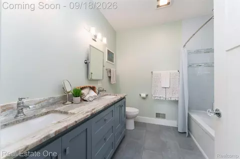Bath - 3338 Apache Trl, Pinckney, MI 48169 photo 1 of 6
