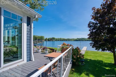 Exterior - 3338 Apache Trl, Pinckney, MI 48169 photo 3 of 8