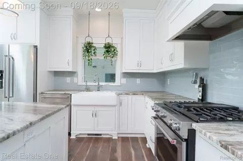 Kitchen - 3338 Apache Trl, Pinckney, MI 48169 photo 2 of 4