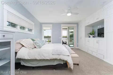 Bedroom - 3338 Apache Trl, Pinckney, MI 48169 photo 2 of 5