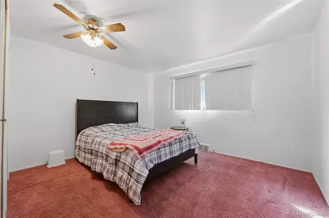 Bedroom - 14309 Ivanhoe Dr, Warren, MI 48088 photo 3 of 6