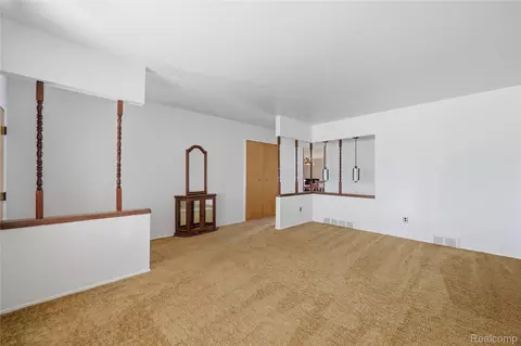 Living - 14309 Ivanhoe Dr, Warren, MI 48088 photo 4 of 4