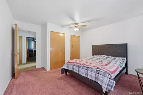 Bedroom - 14309 Ivanhoe Dr, Warren, MI 48088 photo 4 of 6