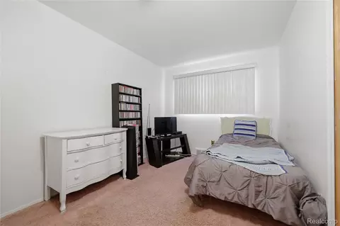 Bedroom - 14309 Ivanhoe Dr, Warren, MI 48088 photo 1 of 6