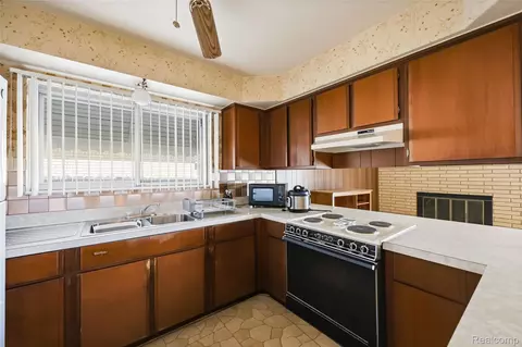 Kitchen - 14309 Ivanhoe Dr, Warren, MI 48088 photo 1 of 2