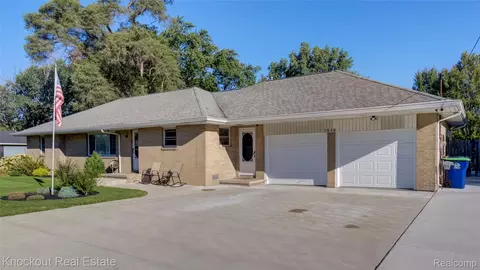 2640 Shattuck Rd, Saginaw, MI 48603