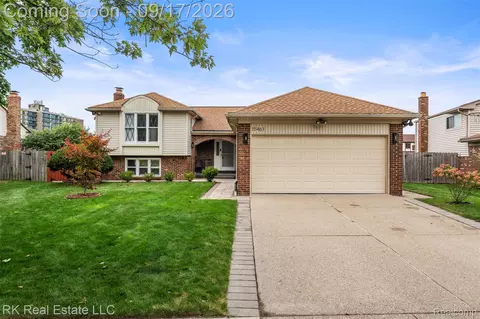 15461 Vincent St, Clinton Township, MI 48038