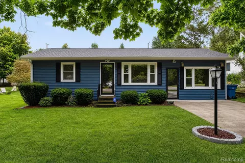 6035 Lincoln St, Mayville, MI 48744