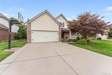 24346 Brentwood Dr, Brownstown, MI 48183