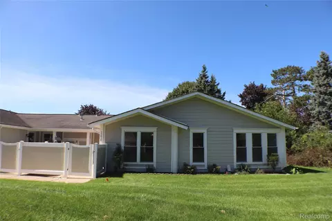 39838 Village Wood Cir, Novi, MI 48375