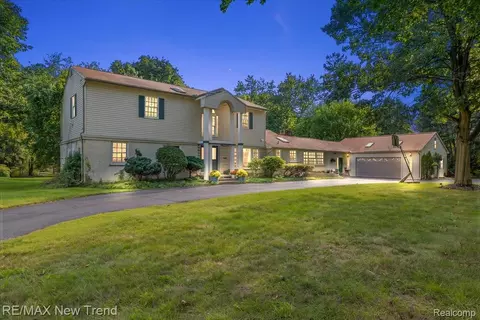 1450 Lenox Rd, Bloomfield Hills, MI 48304