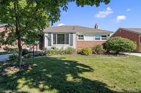 120 Charlotte Ave, Royal Oak, MI 48073