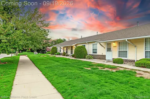 20823 Flora St #4, Roseville, MI 48066