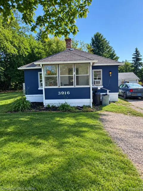 3916 Mackinaw St, Saginaw, MI 48602