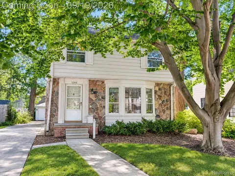 1046 Oakridge Ave, Royal Oak, MI 48067