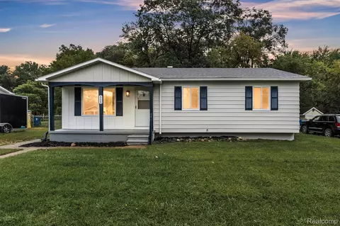 506 Ash St, Holly, MI 48442