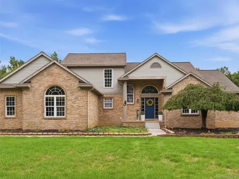 54897 Walnut Dr, Lyon, MI 48165
