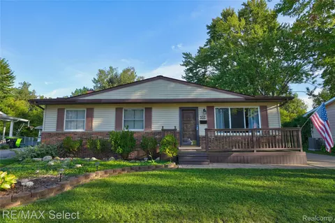 5145 Winshall Dr, Swartz Creek, MI 48473