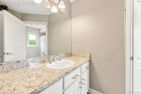 Bath - 19344 River Valley Dr, Macomb, MI 48044 photo 6 of 8