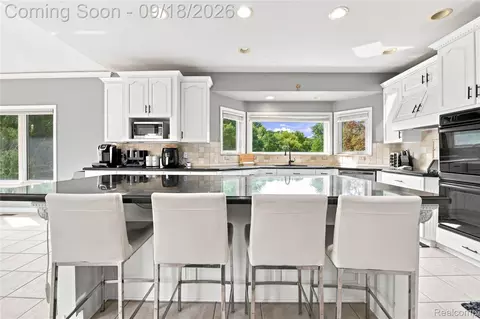 Kitchen - 19344 River Valley Dr, Macomb, MI 48044 photo 5 of 7